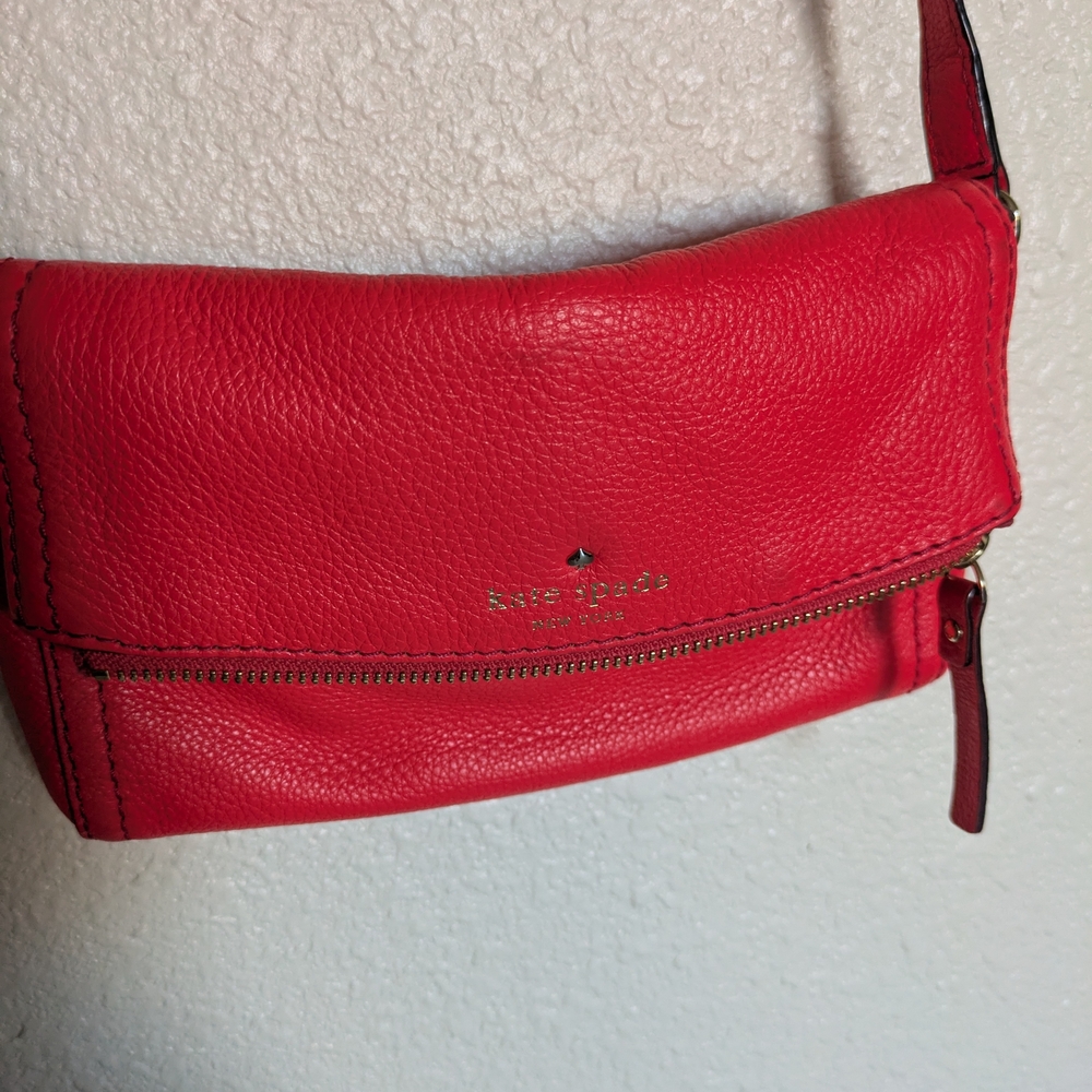 Kate Spade Cobble Hill Mini Carson Vibrant Red Pebbled Leather Crossbody